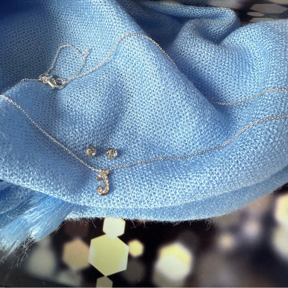🛍️LC Lauren Conrad Silver Tone Necklace & Earrings Set • J Initial • NWOT - Picture 4 of 5